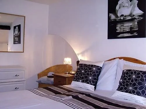 Ellies Guest House Whitby 4*,